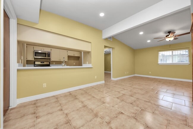 Building Photo - 5326 Heatherbrook Dr