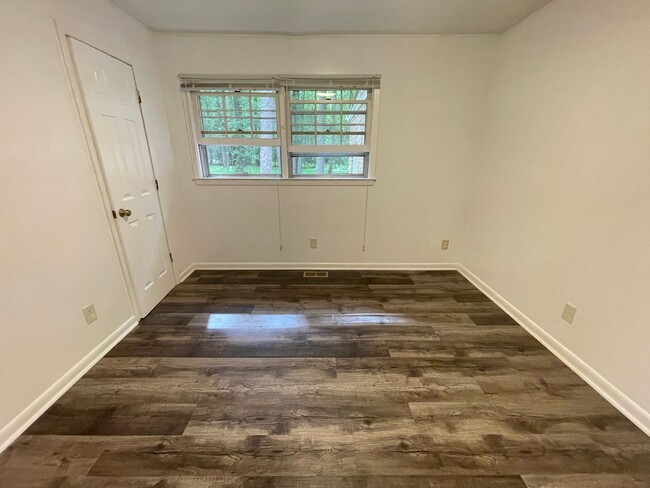 Building Photo - Fantastic location near downtown Pittsboro...