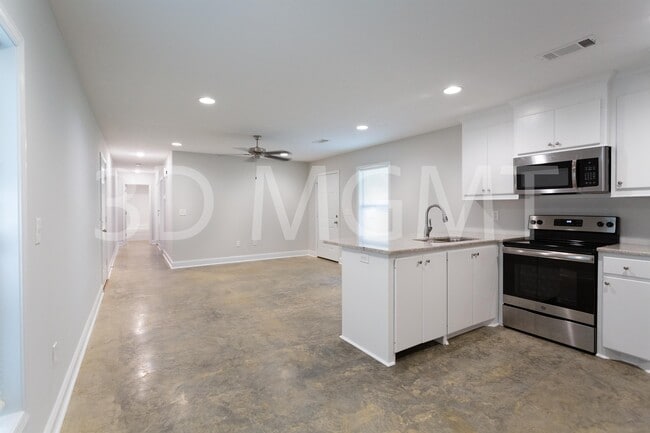 Building Photo - 105 Wedgewood Cr