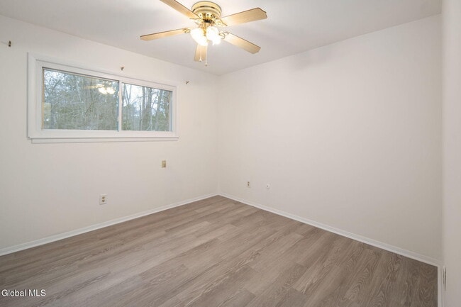 Building Photo - 4 Sugarbush Rd