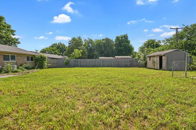 Building Photo - 304 E Stone Rd