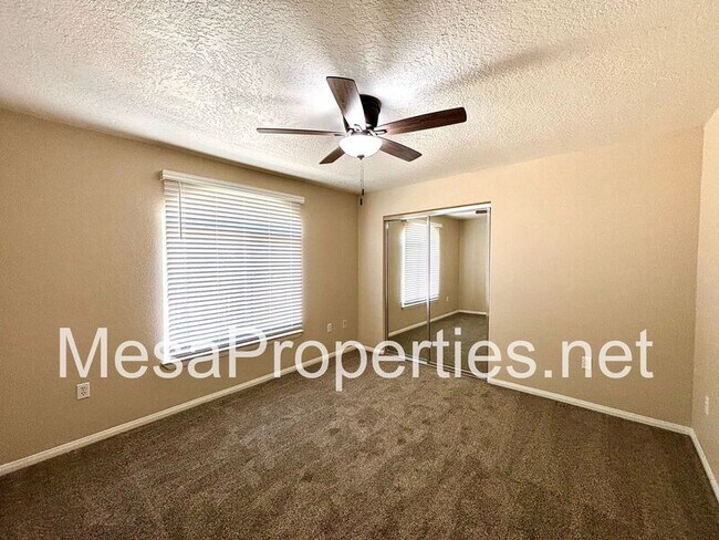 Building Photo - 15601 Sultana St