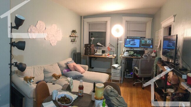 Building Photo - Spacious 1-bed in Allston with Heat/HW Incl