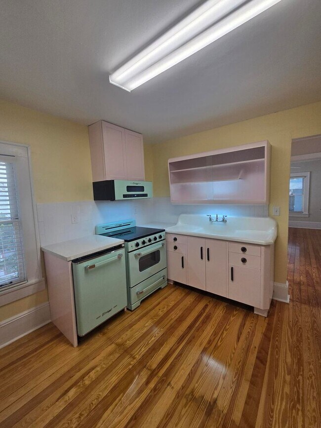 Building Photo - C1122 Woodbury Row