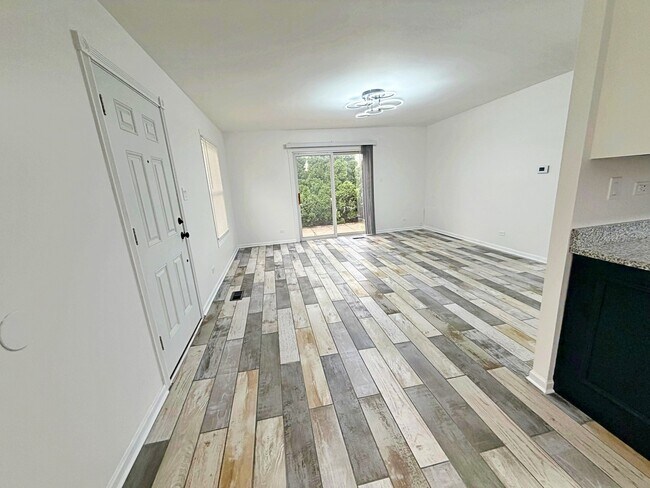 Building Photo - 440 Lear Ct