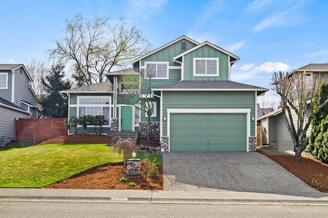 Building Photo - Immaculate 3 bed with lg fenced yard