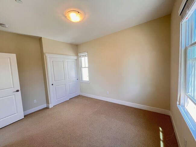 Building Photo - 212 Shumway Ln