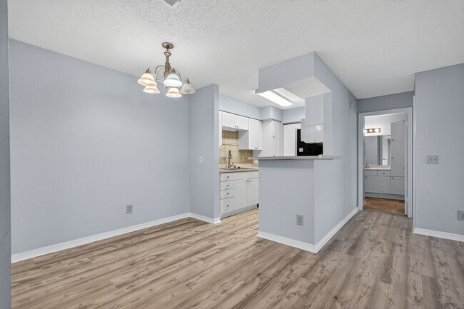 Building Photo - 10200 Belle Rive Blvd
