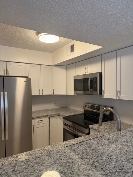 Building Photo - 2301 Basil Dr