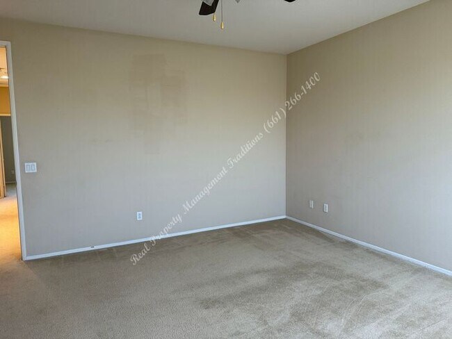 Building Photo - *** Please call us @ 661-266-1400 for information on availability, showings and applications proc...