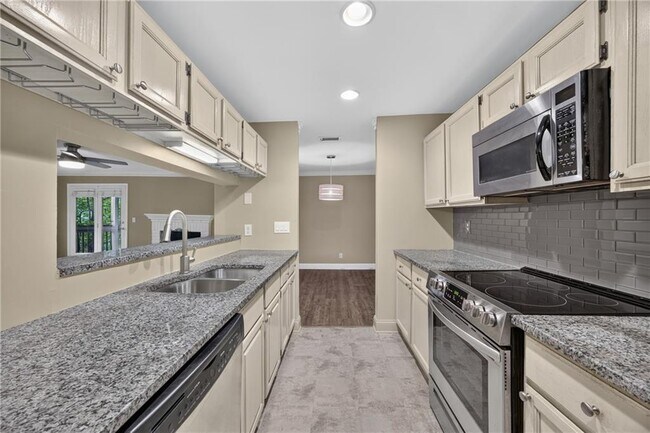 Building Photo - 123 Warm Springs Cir