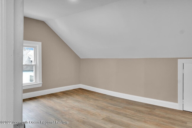 Building Photo - 907 Bond St