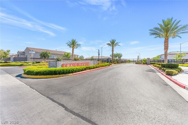 Building Photo - 1002 Solemn Cactus Ave