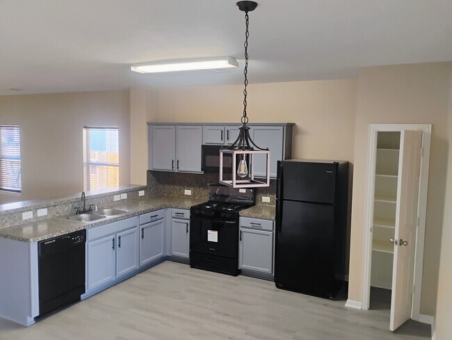 Building Photo - 10838 Harston Dr