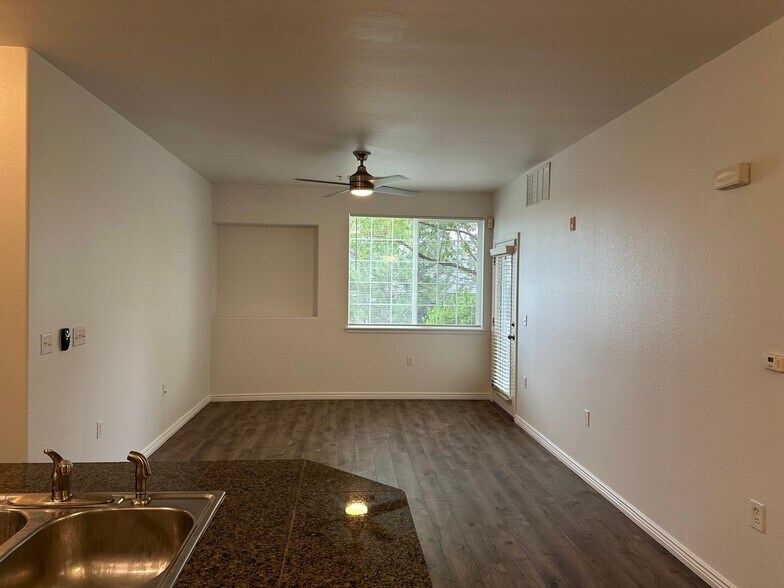 Building Photo - 2672 S Cathay Way