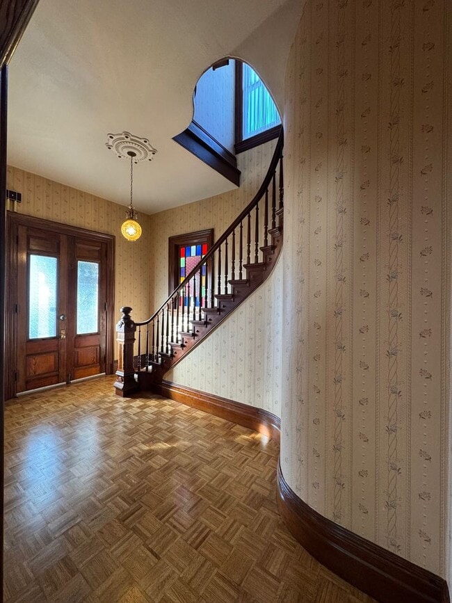 Building Photo - 801 Summer St