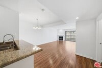 Building Photo - 909 Croft Ave