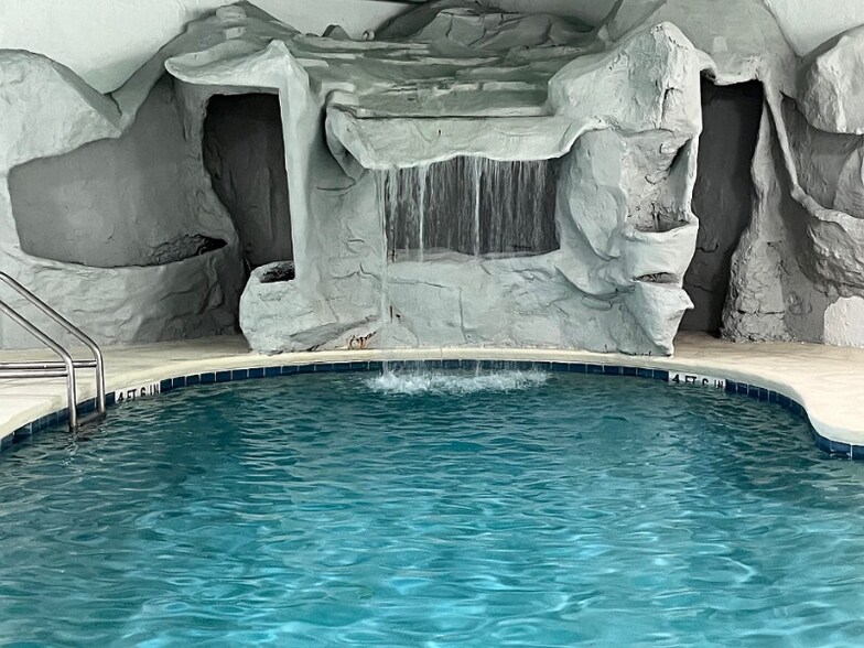 Building Photo - 224 E Garden St