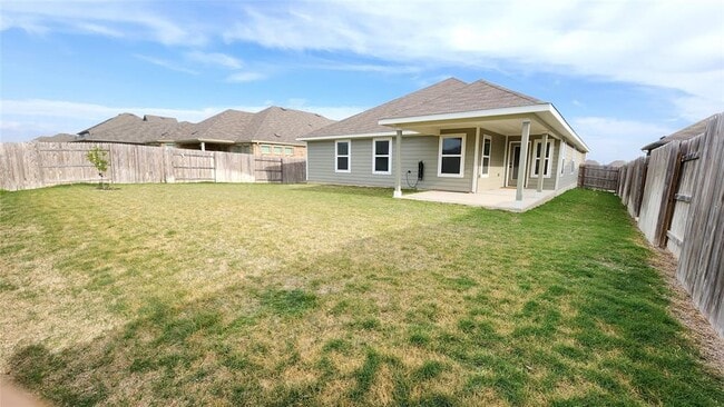 Building Photo - 704 Giorgio Moroder Dr