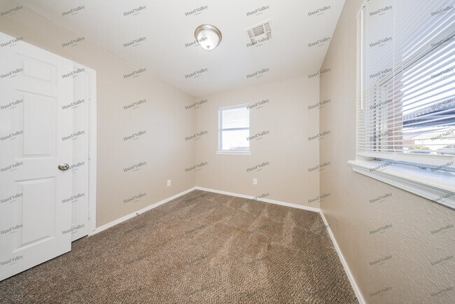 Building Photo - 8801 S Fairview Dr