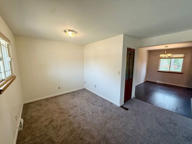 Building Photo - Conveniently Located 2 Bed, 2 Bath + 2 Bonus Rooms in Greeley