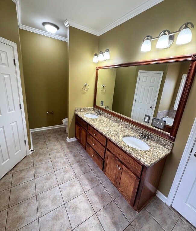 Building Photo - 112 Autumn Way