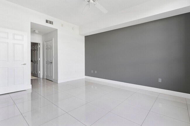 Building Photo - 3001 NE 185th St