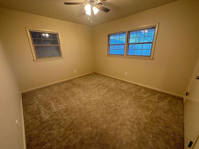 Building Photo - 1106 La Paloma St