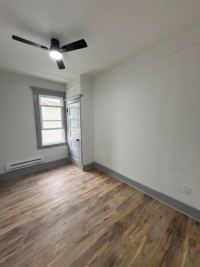 Building Photo - 47 Vreeland Ave