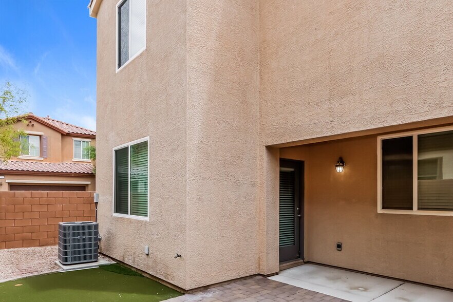 Building Photo - 7585 Perla Del Mar Ave