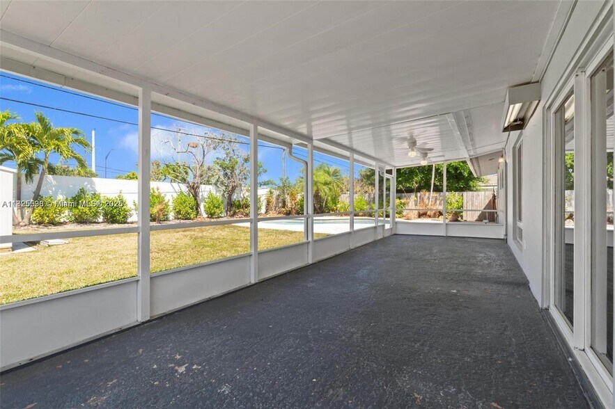 Building Photo - 609 NW 30th Ct