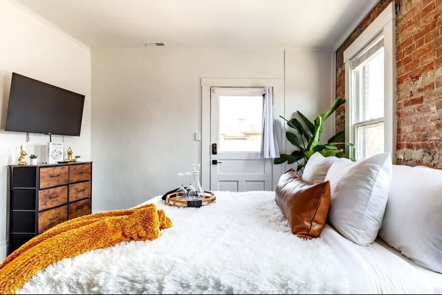 Building Photo - 575 1/2 City Park Avenue-SI ID1265608P