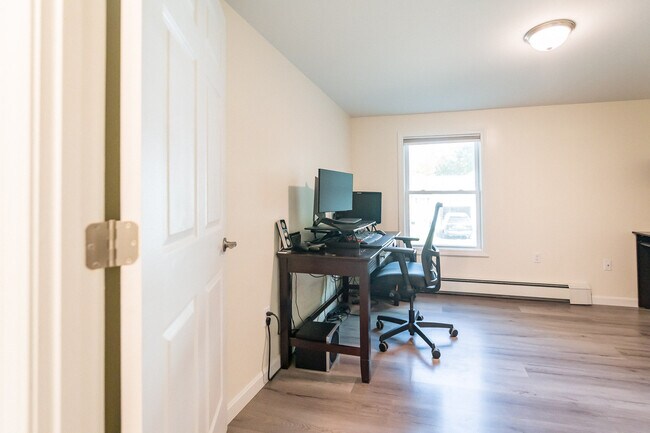 Building Photo - 5 Douglass St