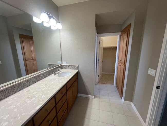 Building Photo - Beautiful 3 bed 3.5 bath Townhouse with A/C in Mountain View. Blocks from Downtown.