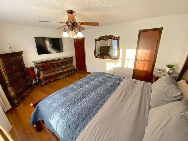 Building Photo - East El Paso 4 bed Refrig A/C!