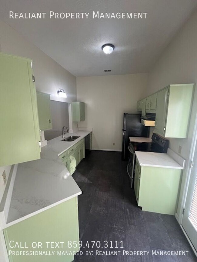 Building Photo - 100 Coconut Grove Dr