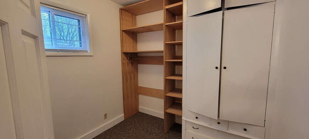 Office/closet room - 69 Cypress St