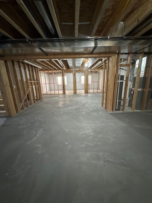 Building Photo - 725 W 350 N