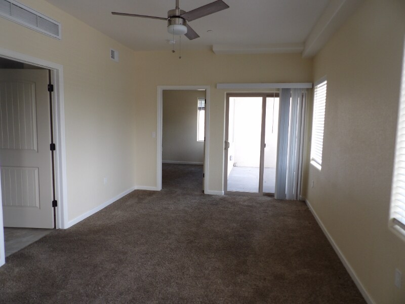 Building Photo - 430 W Pikes Peak Ave