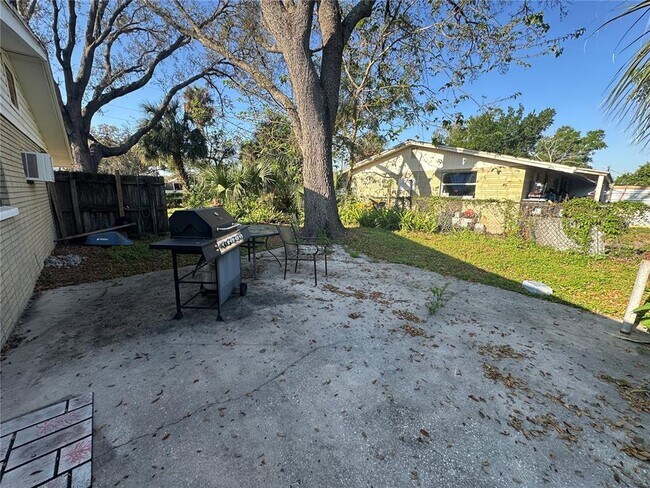 Building Photo - 918 E 121st Ave