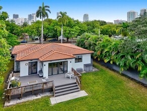 Building Photo - 130 SW 25th Rd