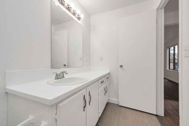 Building Photo - Newly Remodeled 2 Bed 1 Bath Duplex in West Valley