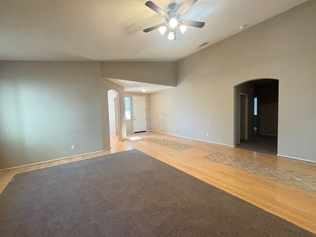 Building Photo - Upgraded West Lancaster Home