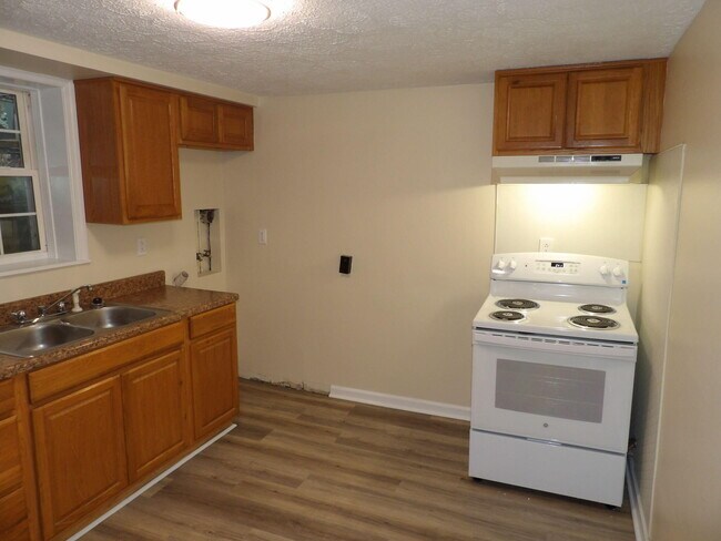 Building Photo - 307 Henry St