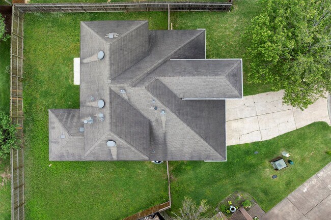 Building Photo - 18401 Sunrise Oaks Ct