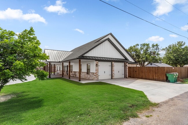 Building Photo - 304 Mariners Wy