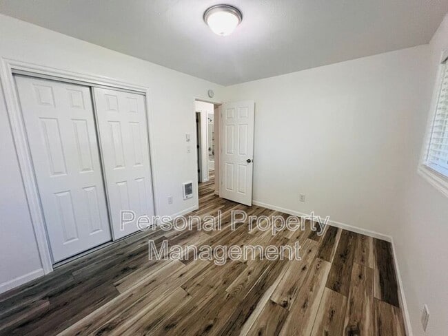 Building Photo - 3912 NE 61st Ave