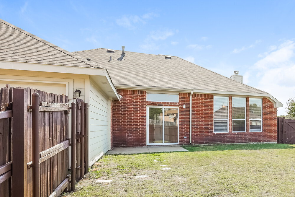 Building Photo - 2133 Acorn Grove