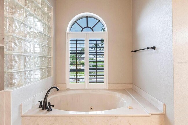 Building Photo - 1503 Suzi St