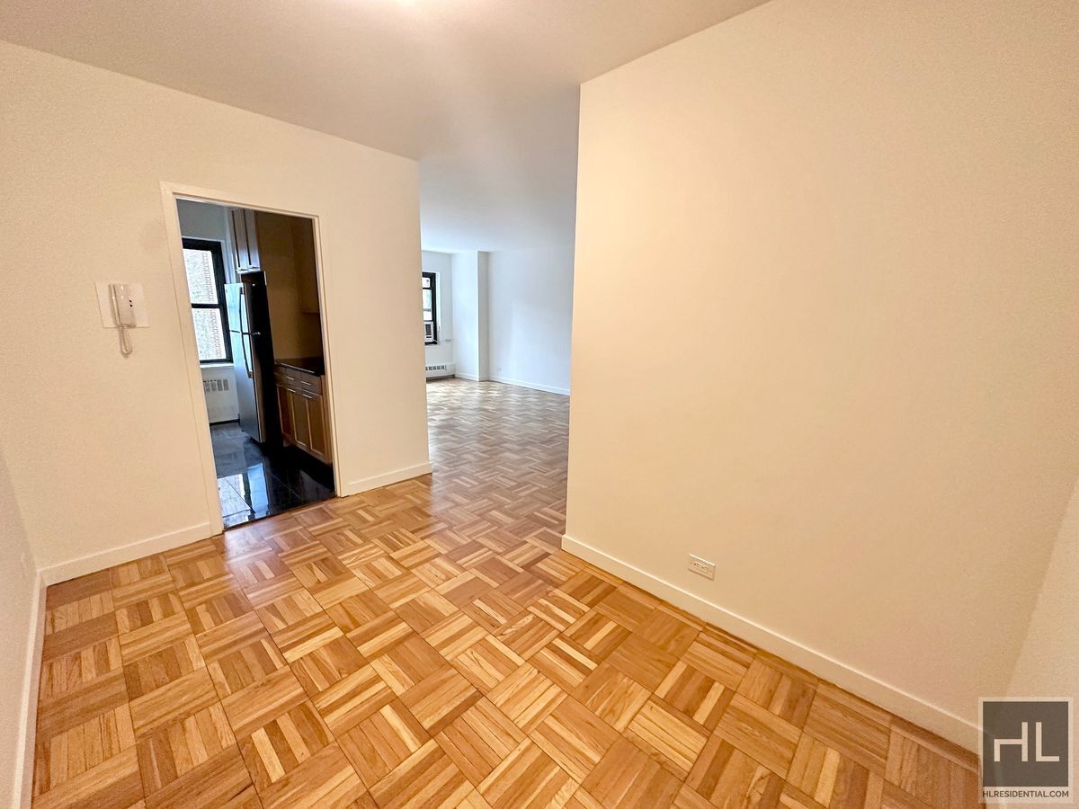 Building Photo - EAST 55 STREET